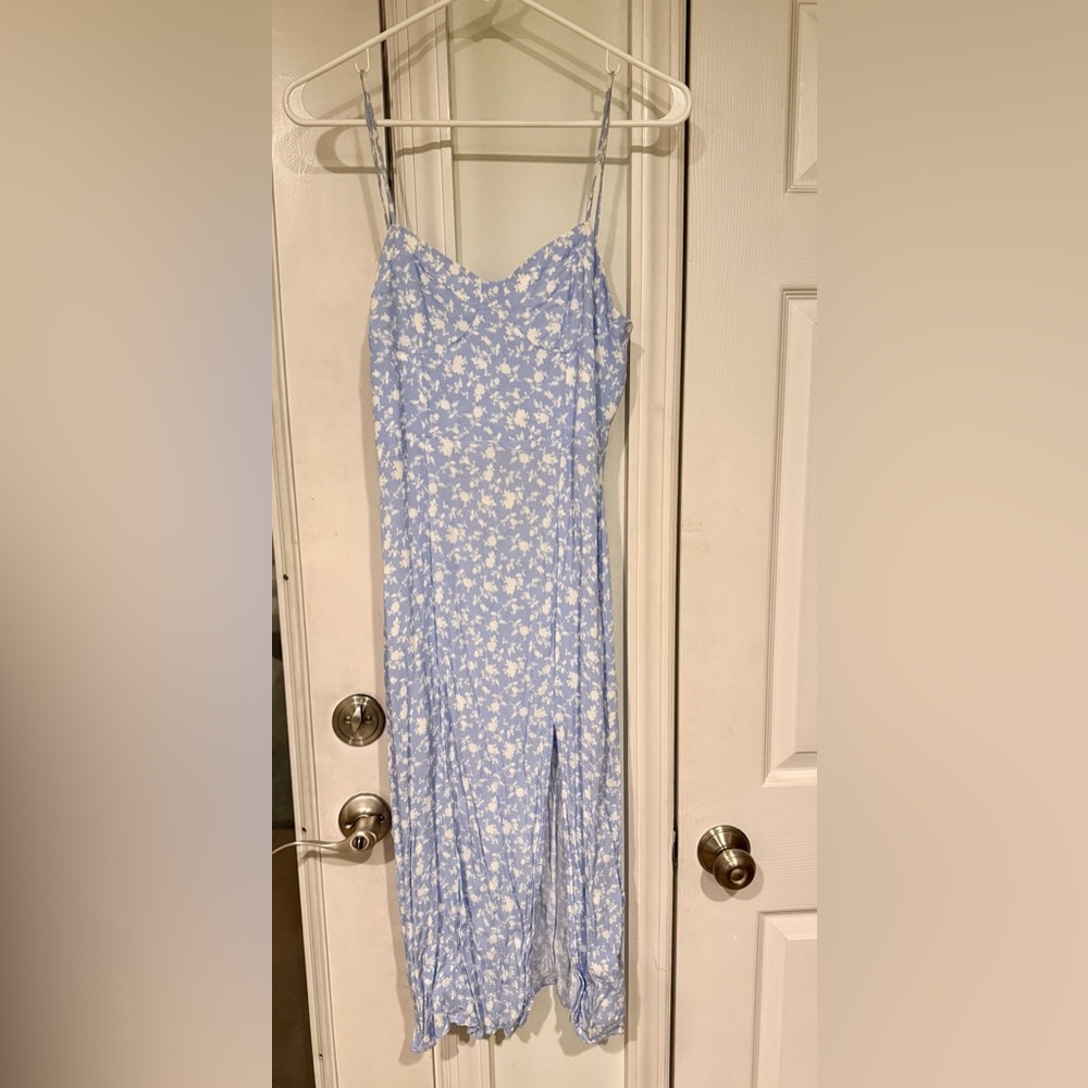 Forever 21 Floral Blue and White Midi Dress
